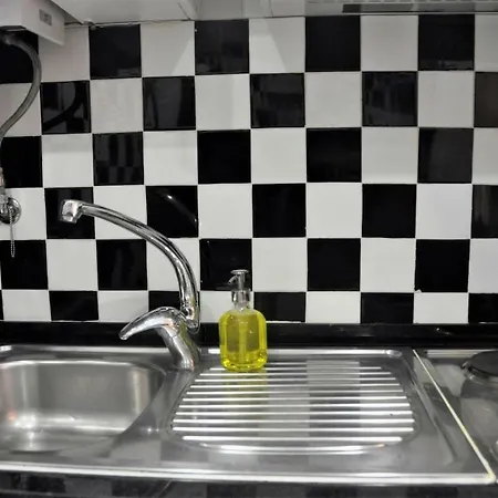 Cozy And Quiet Flat Near Avenida Da Liberdade * 리스본