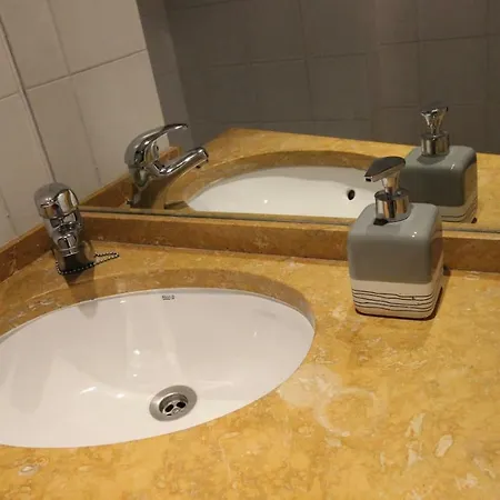 아파트 Cozy And Quiet Flat Near Avenida Da Liberdade *